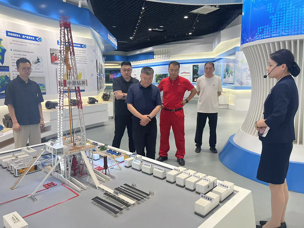 集團黨委副書記、總經(jīng)理沈鵬帶隊到普光氣田考察交流